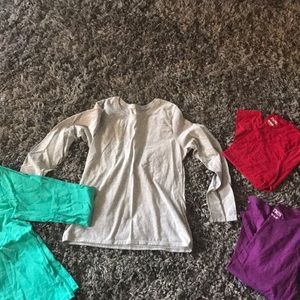 Hanes set of 4 size small long sleeve shirts